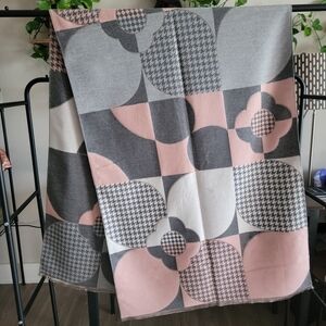 Geometric Patterned Scarf - Pink and Gray